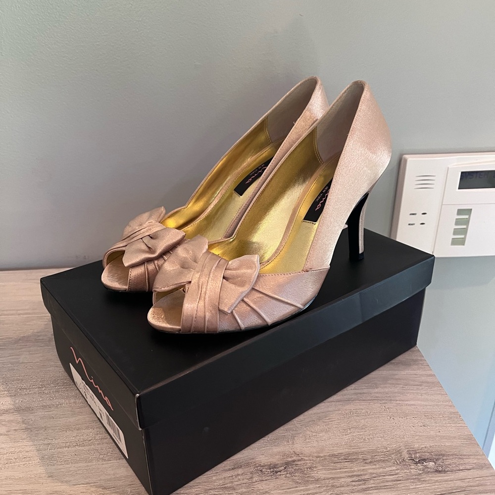 Light gold satin peep-toe heels with bow